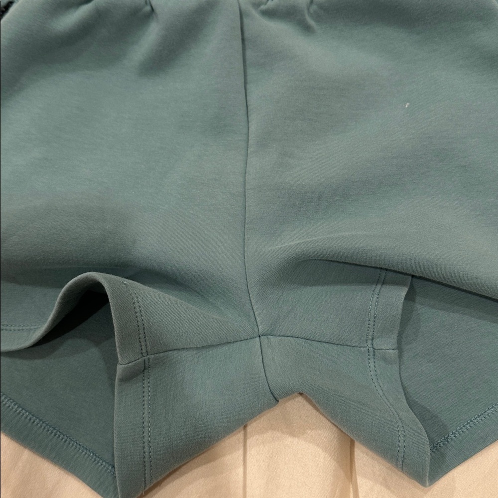 Alphalete Light Aqua Blue Casual High-Rise Shorts (M) - Picture 6 of 6